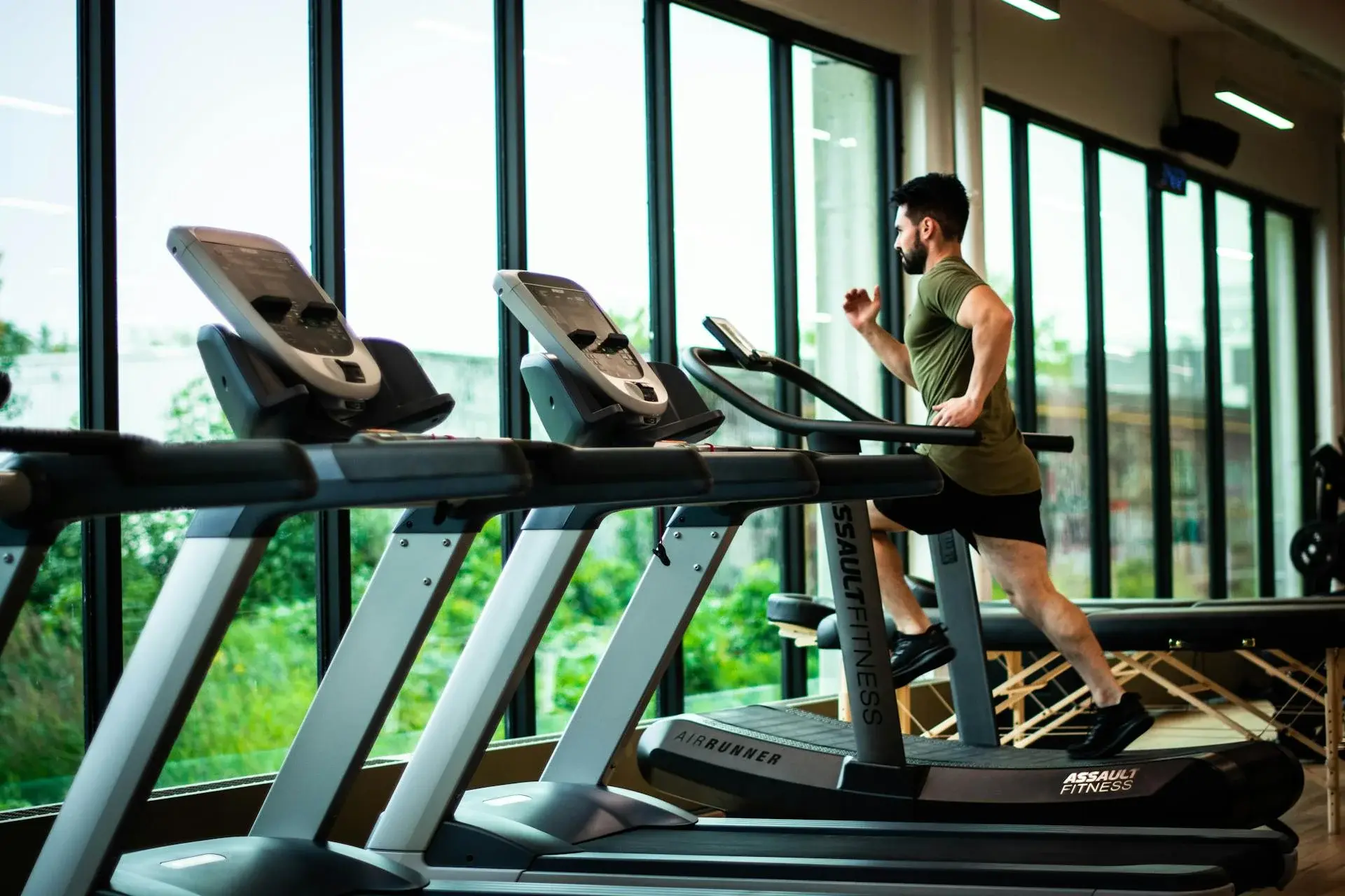 HIIT vs Cardio: Co lepsze dla spalania tłuszczu?